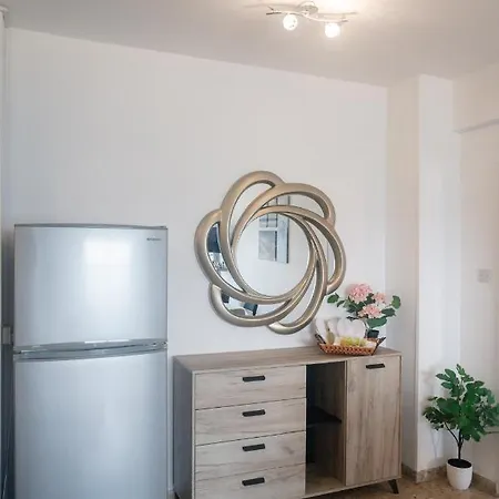 Апартаменты Quattro Beachfront Sea View Ap 53