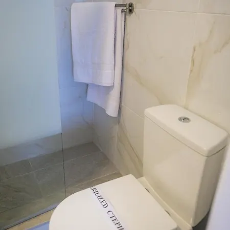 Апартаменты Quattro Beachfront Sea View Ap 53