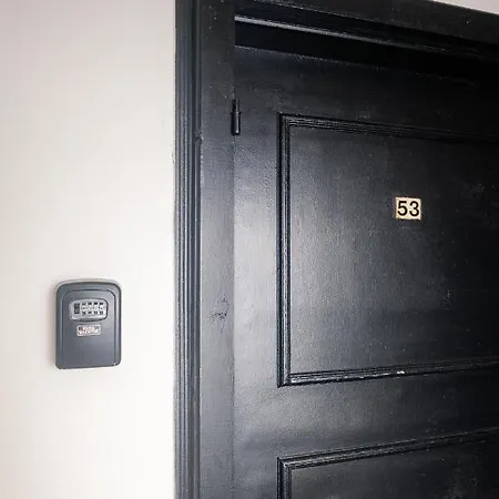 Quattro Beachfront Sea View Ap 53 *