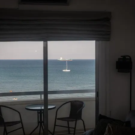 Lägenhet Quattro Beachfront Sea View Ap 53