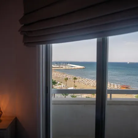 Quattro Beachfront Sea View Ap 53 Lárnaka