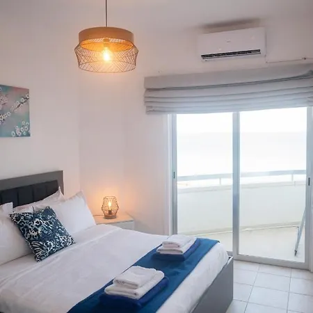 Quattro Beachfront Sea View Ap 53 아파트 라르나카