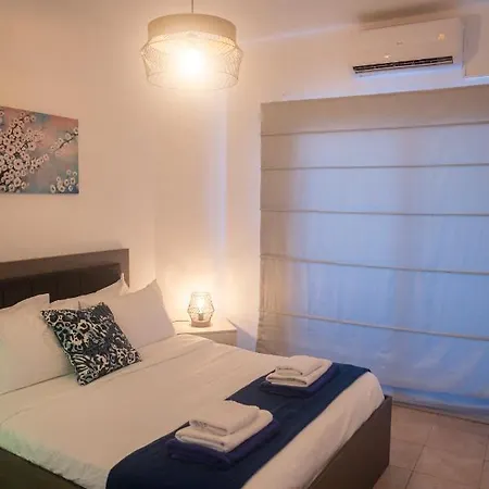 Quattro Beachfront Sea View Ap 53 라르나카