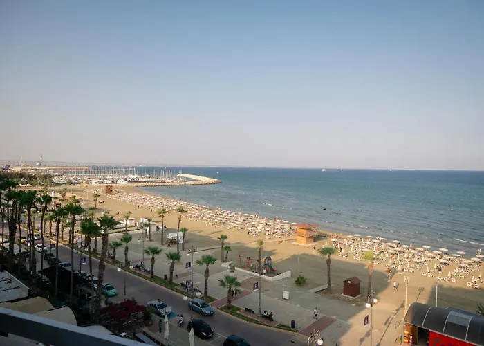 Quattro Beachfront Sea View Ap 53 * Larnaca